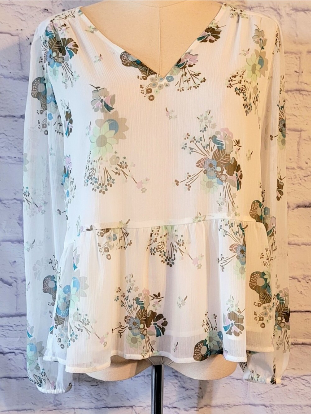 LOFT Romantic Blouse V Neck Floral Chiffon Feminine Peplum Blouse Size XS White